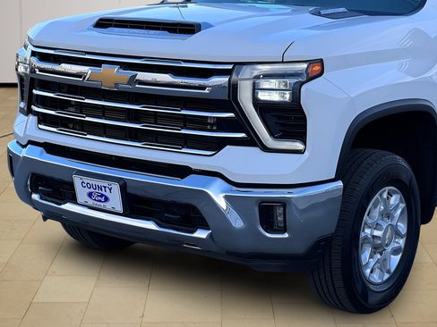 Used 2024 Chevrolet Silverado 2500 LTZ AWD/4WD image 39