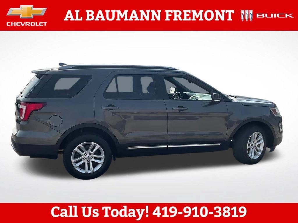 Used 2017 Ford Explorer XLT w/ Equipment Group 202A FWD image 7