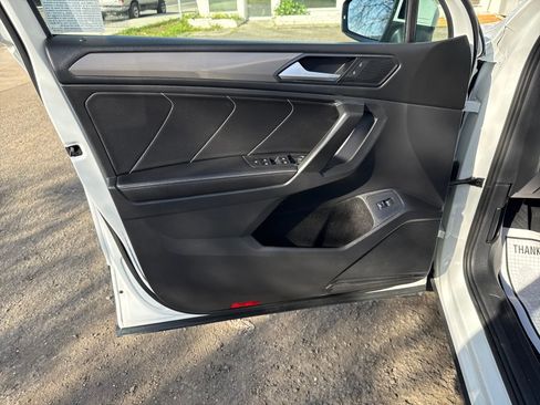 Used 2022 Volkswagen Tiguan SE image 10