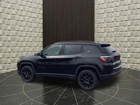 Certified 2022 Jeep Compass Latitude w/ Sun and Sound Group AWD/4WD image 8