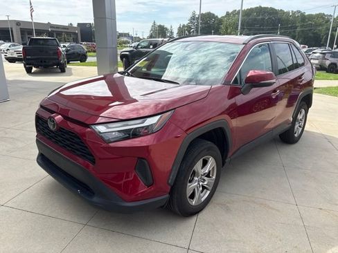 Used 2025 Toyota RAV4 XLE AWD/4WD image 3