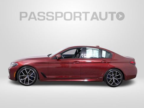 Used 2021 BMW M550i xDrive w/ Dynamic Handling Package image 2