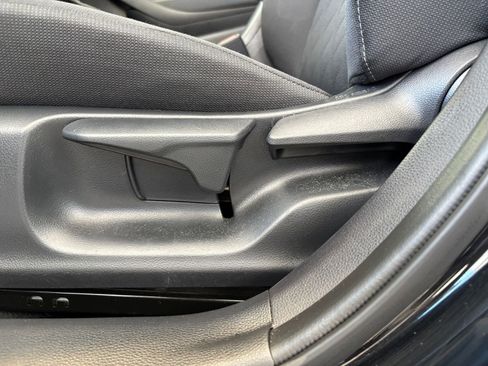 Used 2025 Toyota Corolla LE FWD image 22