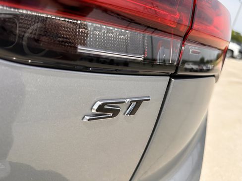 Certified 2023 Buick Envision Essence w/ Sport Touring Package image 9