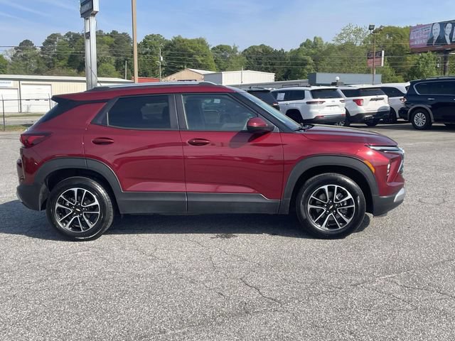 Used 2025 Chevrolet TrailBlazer LT AWD/4WD image 2