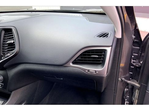 Used 2021 Jeep Cherokee Latitude Lux image 18