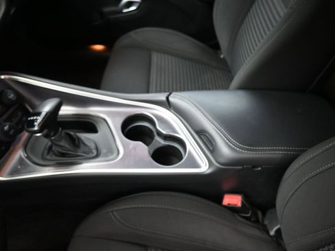 Used 2017 Dodge Challenger SXT image 27