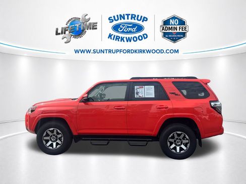 Used 2024 Toyota 4Runner TRD Off-Road Premium w/ Moonroof Package AWD/4WD image 2