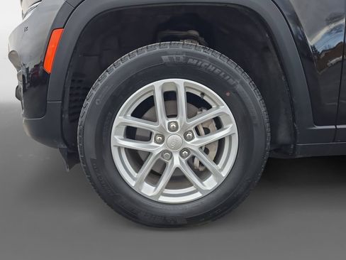 Used 2024 Jeep Grand Cherokee Laredo X w/ Luxury Tech Group I image 16