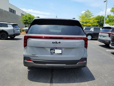 New 2026 Kia Carnival SX w/ SX Dark Edition Package FWD image 10