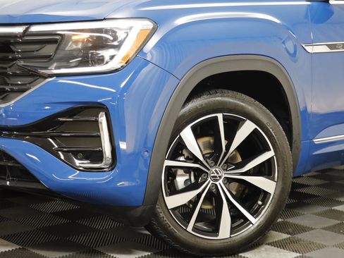 Used 2025 Volkswagen Atlas SEL Premium R-Line image 3