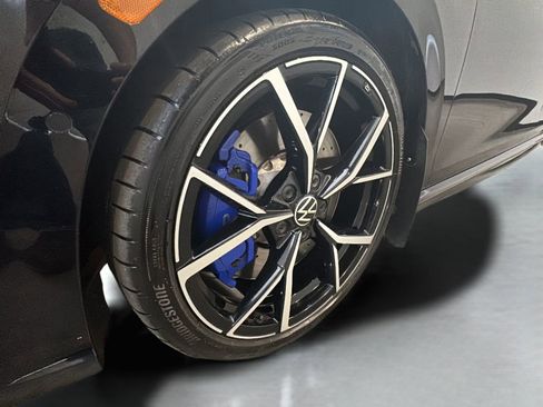 Used 2024 Volkswagen Golf R image 6