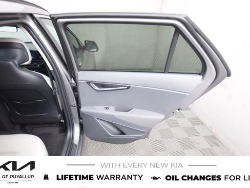 New 2025 Kia Niro EX Touring image 13