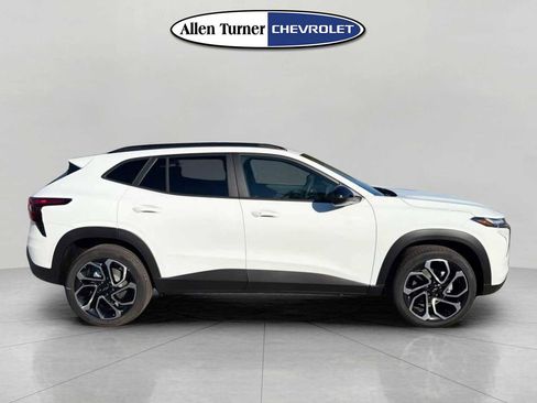 New 2026 Chevrolet Trax RS w/ Sunroof Package FWD image 3