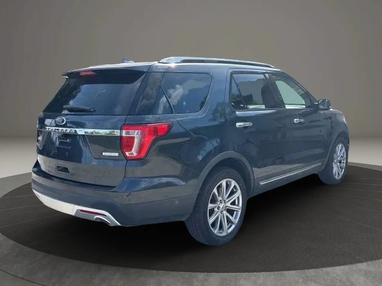Used 2017 Ford Explorer Limited w/ Equipment Group 301A FWD image 5