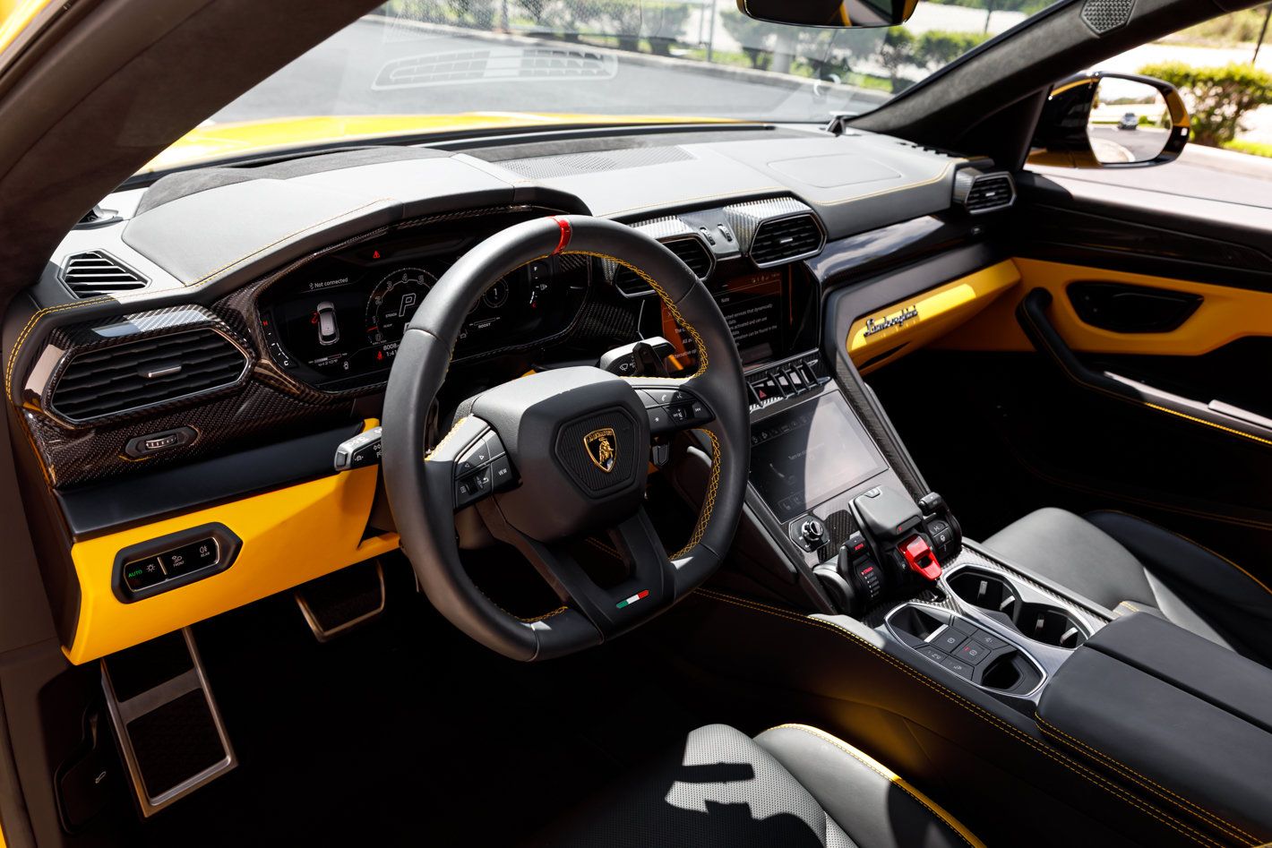 Used 2024 Lamborghini Urus S AWD/4WD image 32