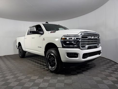 Used 2026 RAM 2500 Laramie AWD/4WD image 5