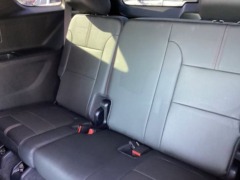 Used 2023 Chevrolet Traverse RS image 14