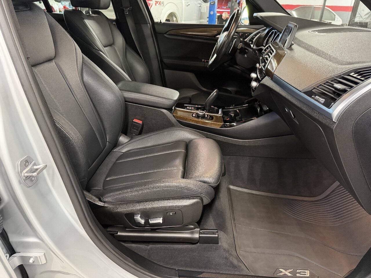 Used 2019 BMW X3 xDrive30i w/ Driving Assistance Package AWD/4WD image 10