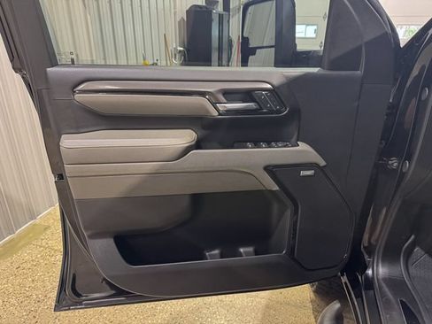 Used 2025 Chevrolet Silverado 2500 ZR2 w/ Technology Package AWD/4WD image 9