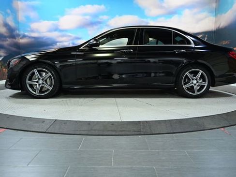 Used 2017 Mercedes-Benz E 300 4MATIC image 4