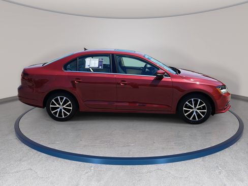 Used 2018 Volkswagen Jetta SE FWD image 4