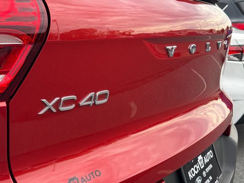 Used 2022 Volvo XC40 T5 R-Design w/ Climate Package AWD/4WD image 14