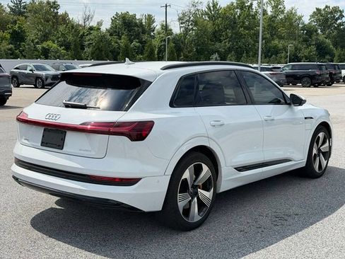 Used 2022 Audi e-tron Premium Plus w/ Premium Plus Package AWD/4WD image 7