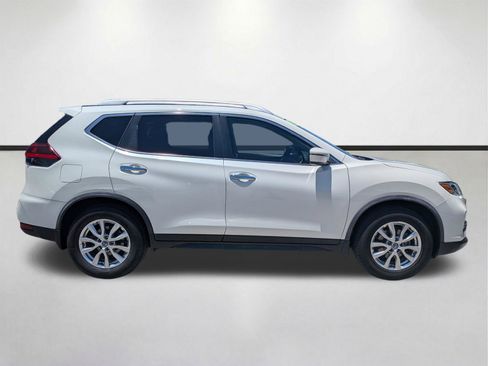 Used 2020 Nissan Rogue SV FWD image 3