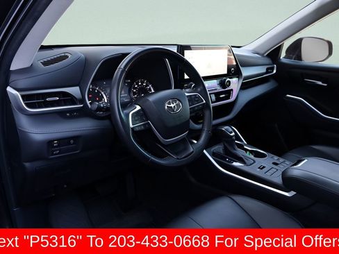 Used 2023 Toyota Highlander XLE AWD/4WD image 31