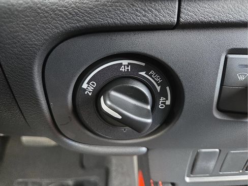 Used 2025 Nissan Frontier PRO-4X image 21