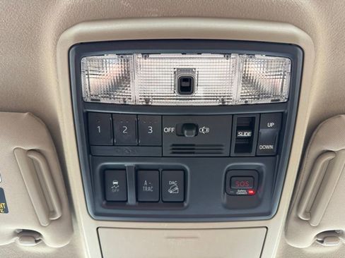Used 2018 Toyota 4Runner Limited AWD/4WD image 18