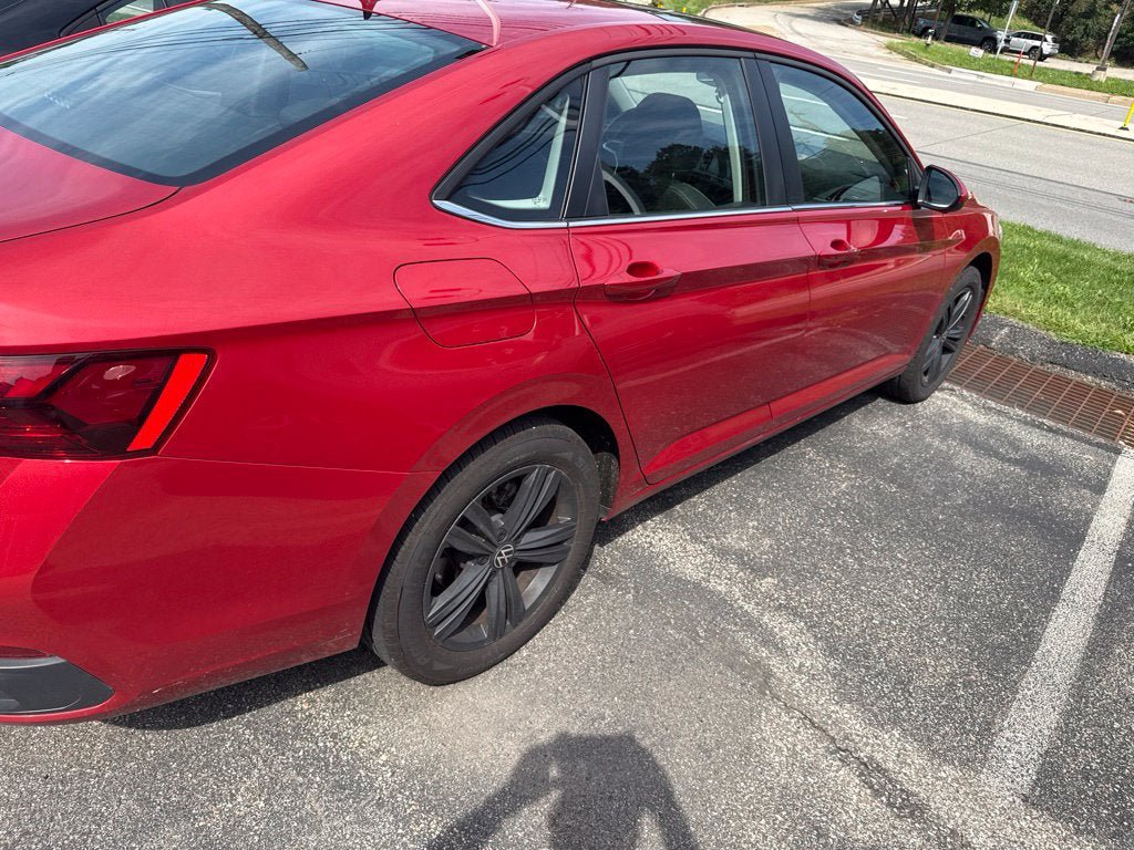 Used 2024 Volkswagen Jetta SE w/ Panoramic Sunroof Package FWD image 4