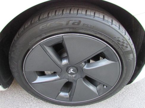 Used 2021 Tesla Model 3 Standard Range Plus image 44