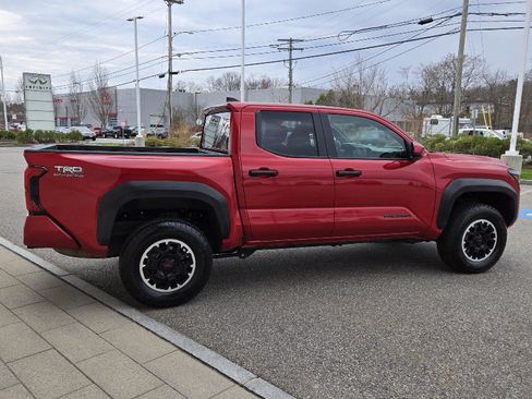 Used 2024 Toyota Tacoma TRD Off-Road AWD/4WD image 12