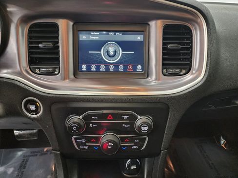 Used 2019 Dodge Charger SXT image 18