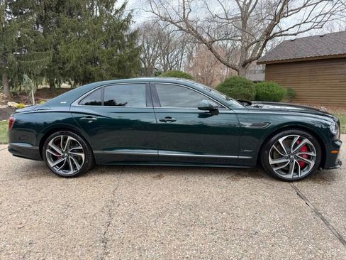 Used 2025 Bentley Flying Spur Plug-In Hybrid image 6