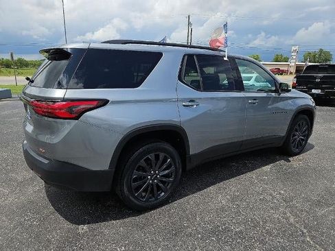 Used 2023 Chevrolet Traverse RS FWD image 8