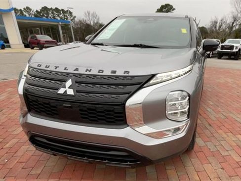 Used 2022 Mitsubishi Outlander SE image 4