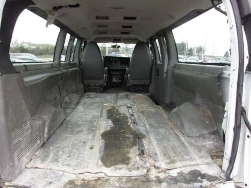 Used 2014 Chevrolet Express 2500 Extended RWD image 28