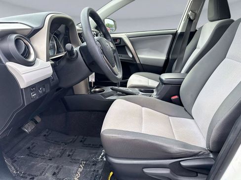 Used 2014 Toyota RAV4 LE AWD/4WD image 18