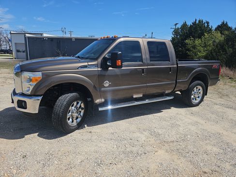 Used 2015 Ford F250 Lariat w/ Lariat Ultimate Package image 8