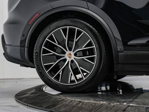 Used 2025 Porsche Macan 4 Electric AWD/4WD image 94