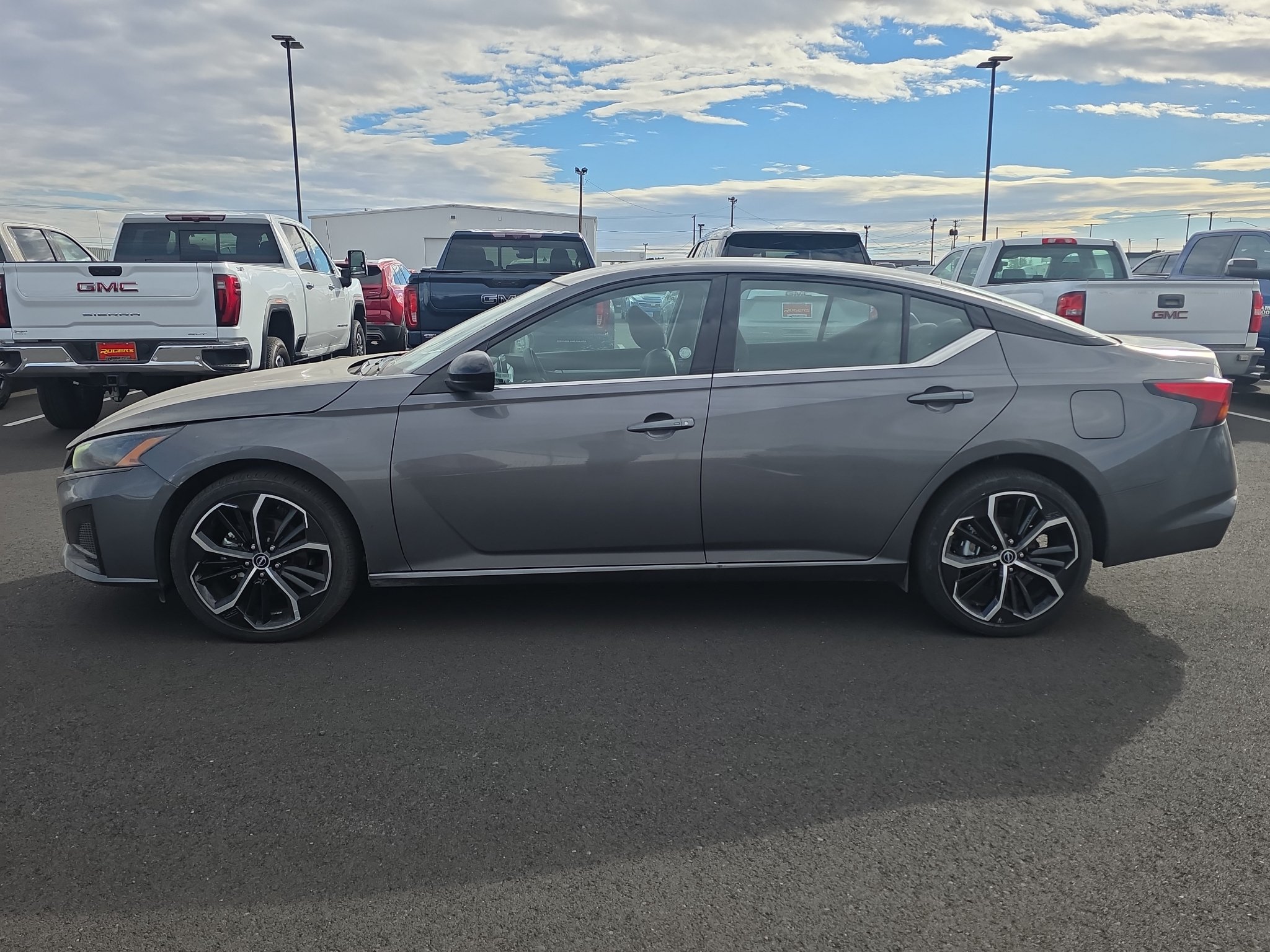 Used 2025 Nissan Altima 2.5 SR AWD/4WD image 4