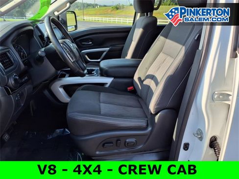 Used 2022 Nissan Titan SV w/ SV Convenience Package image 16
