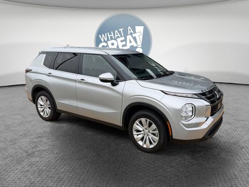 Used 2025 Mitsubishi Outlander ES AWD/4WD image 1