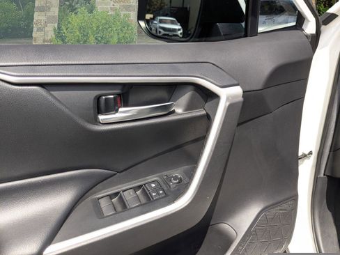 Used 2021 Toyota RAV4 XLE w/ Convenience Package FWD image 7