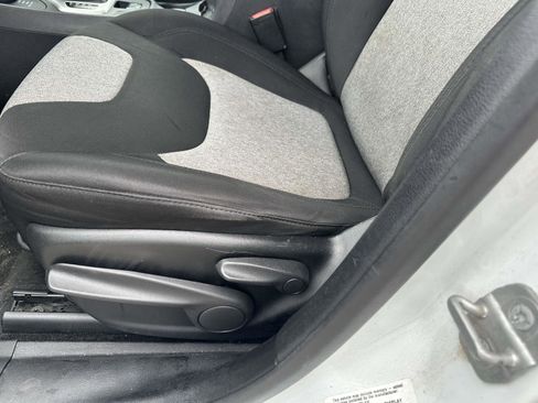 Used 2014 Jeep Cherokee Sport image 20