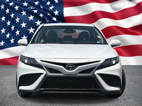 Used 2024 Toyota Camry SE w/ Convenience Package FWD image 4
