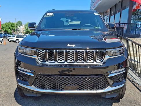 New 2025 Jeep Grand Cherokee Summit image 2